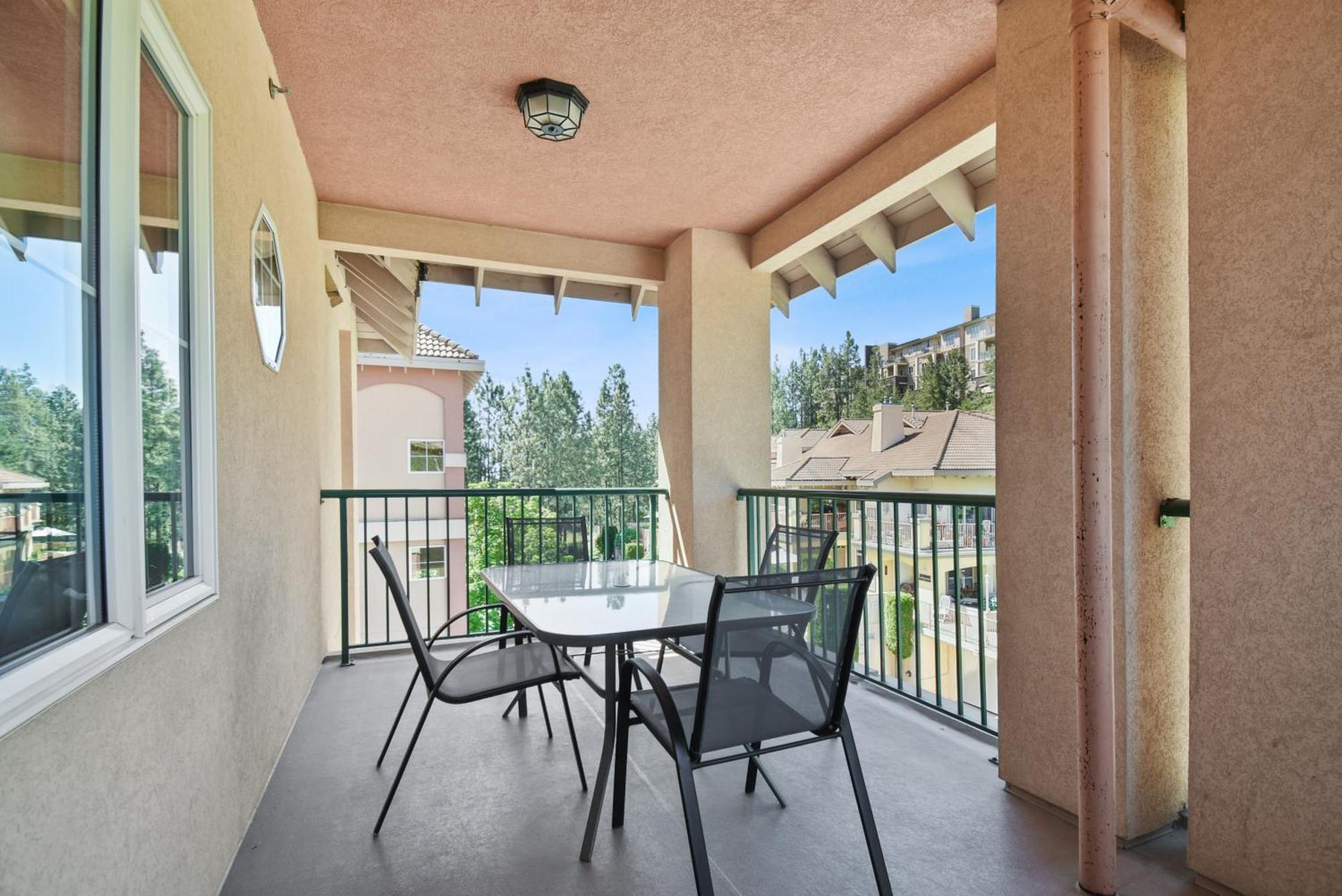 Borgata Lodge Resort Kelowna Exterior photo