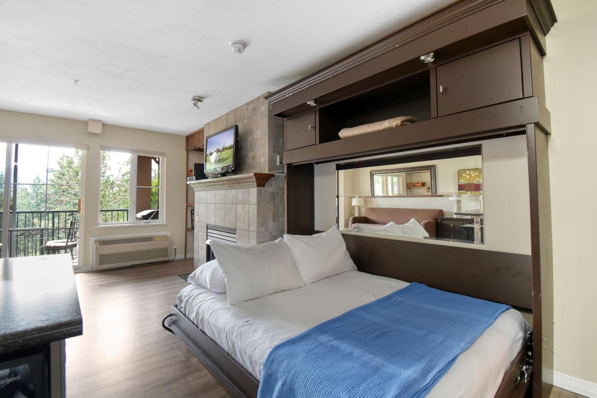 Borgata Lodge Resort Kelowna Exterior photo