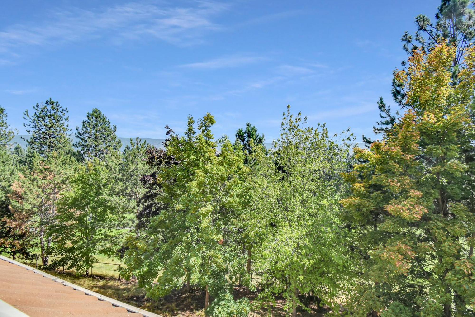 Borgata Lodge Resort Kelowna Exterior photo
